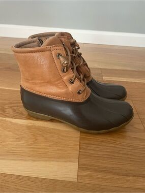 Sperry Saltwater Lace Up Duck
Boots, Size 7. Retail $140
